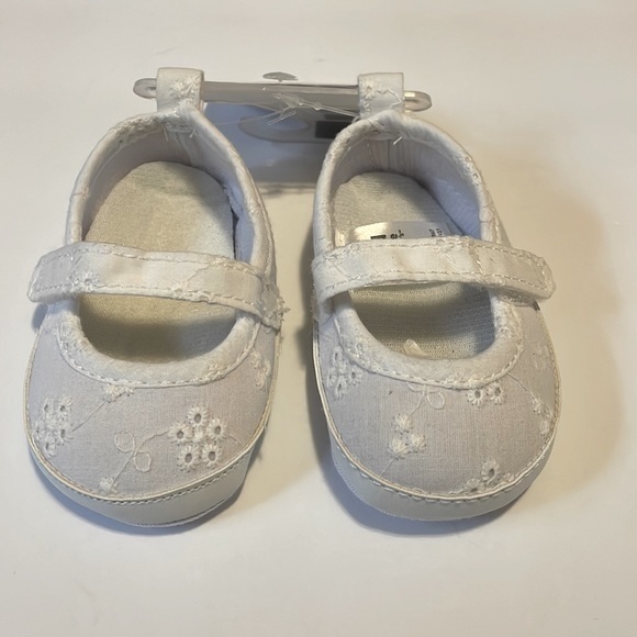 Carter’s Child of Mine Newborn Shoes - 3 Pair - Picture 2 of 8